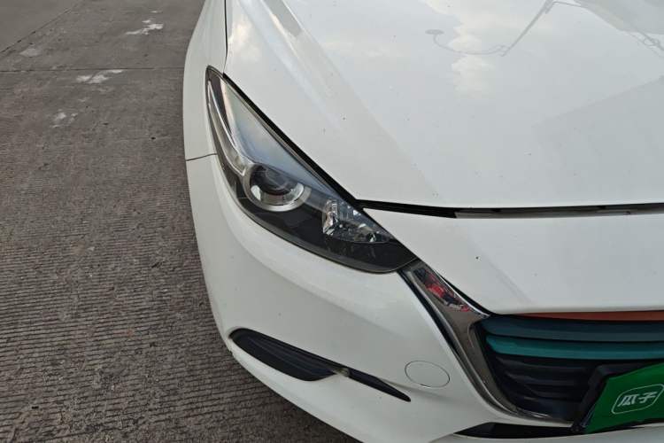 Used Mazda 3 Axela 2017 Sedan 1.5L Automatic Comfort Model Emission Standard China V Right Front Headlight