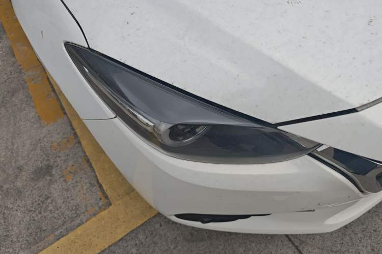 Used Mazda 3 Axela 2017 Sedan 1.5L Automatic Luxury Model Emission Standard China V Right Front Headlight