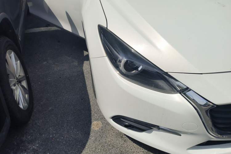 Used Mazda 3 Axela 2017 Sedan 1.5L Automatic Luxury Model Emission Standard China V Right Front Headlight