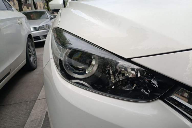 Used Mazda 3 Axela 2017 Sedan 1.5L Automatic Comfort Model Emission Standard China V Right Front Headlight