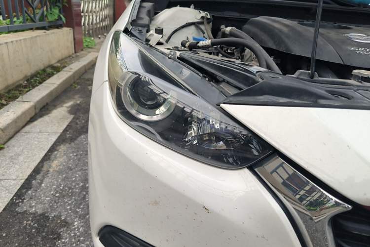 Used Mazda 3 Axela 2017 Sedan 1.5L Automatic Comfort Model Emission Standard China V Right Front Headlight