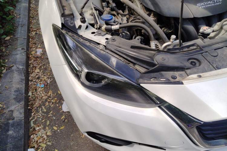 Used Mazda 3 Axela 2017 Sedan 1.5L Automatic Luxury Model Emission Standard China V Right Front Headlight