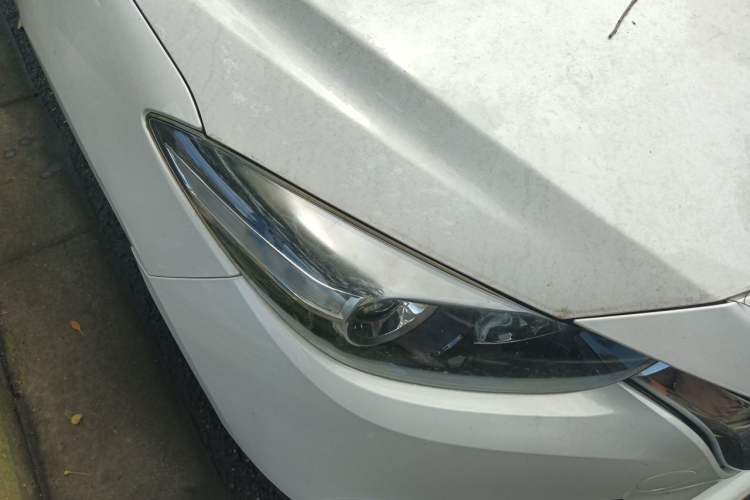 Used Mazda 3 Axela 2017 Sedan 1.5L Automatic Comfort Model China VI Standard Right Front Headlight
