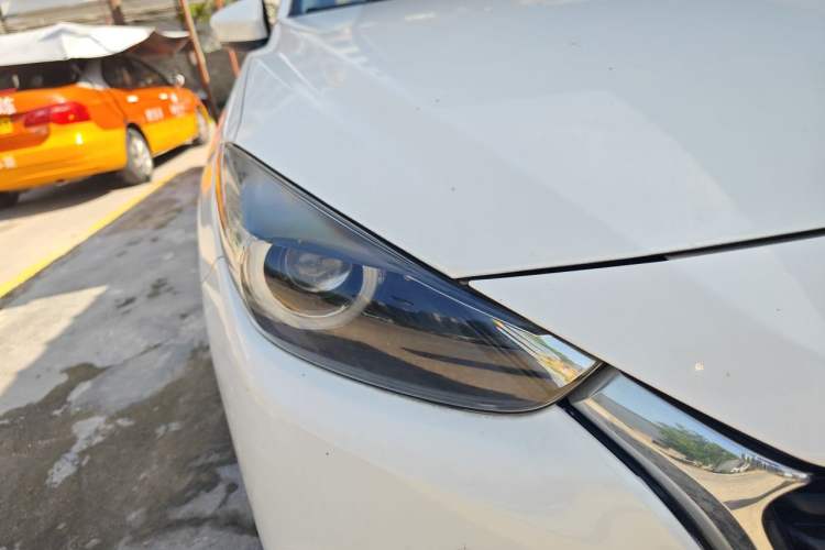 Used Mazda 3 Axela 2017 Sedan 1.5L Automatic Luxury Model China VI Standard Right Front Headlight