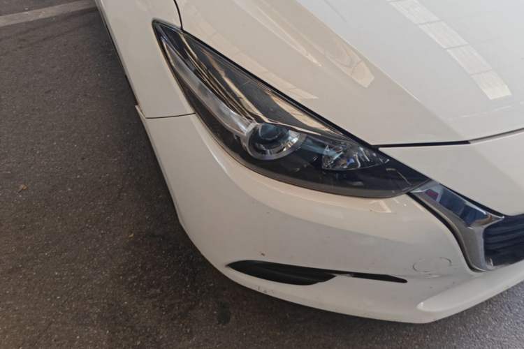 Used Mazda 3 Axela 2017 Sedan 1.5L Automatic Comfort Model Emission Standard China V Right Front Headlight