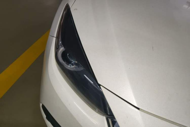 Used Mazda 3 Axela 2017 Sedan 1.5L Automatic Luxury Model Emission Standard China V Right Front Headlight
