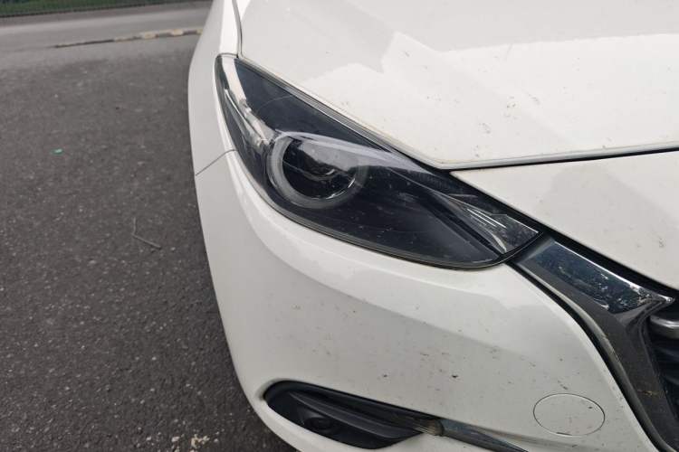 Used Mazda 3 Axela 2017 Sedan 1.5L Automatic Luxury Model Emission Standard China V Right Front Headlight