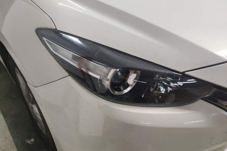 Used Mazda 3 Axela 2017 Sedan 1.5L Automatic Comfort Model China VI Standard Right Front Headlight