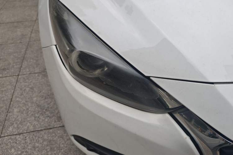 Used Mazda 3 Axela 2017 Sedan 1.5L Automatic Luxury Model Emission Standard China V Right Front Headlight