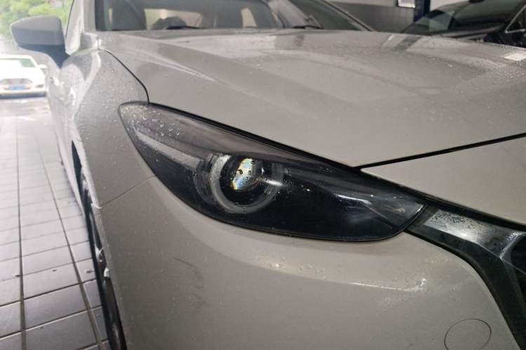 Used Mazda 3 Axela 2017 Sedan 1.5L Automatic Luxury Model Emission Standard China V Right Front Headlight