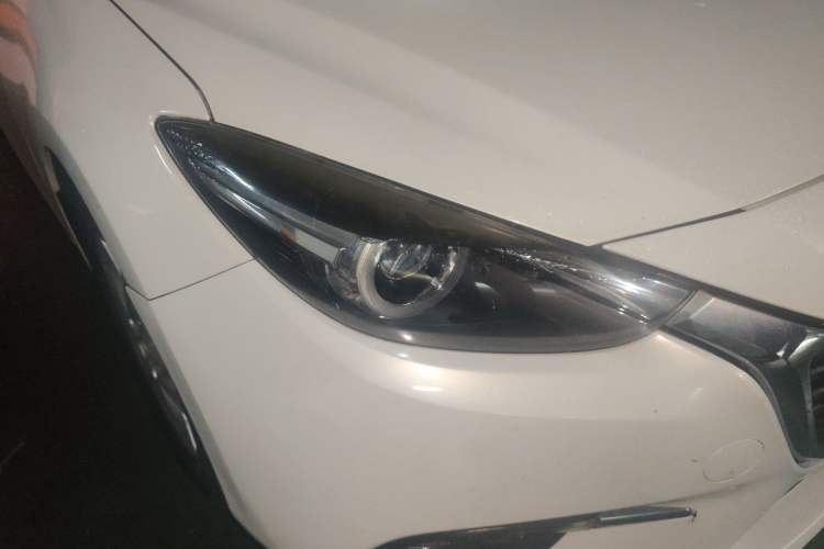 Used Mazda 3 Axela 2017 Sedan 1.5L Automatic Luxury Model Emission Standard China V Right Front Headlight