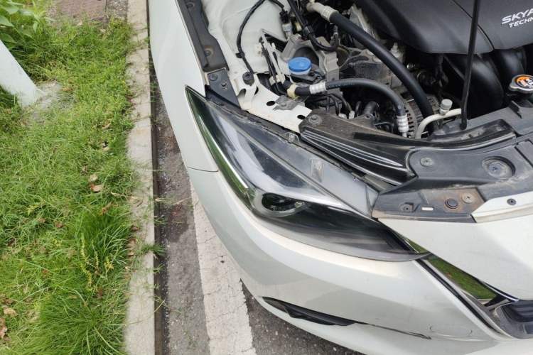 Used Mazda 3 Axela 2017 Sedan 1.5L Automatic Luxury Model Emission Standard China V Right Front Headlight