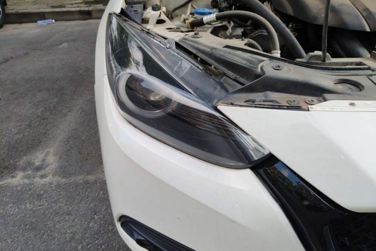 Used Mazda 3 Axela 2017 Sedan 1.5L Automatic Luxury Model Emission Standard China V Right Front Headlight