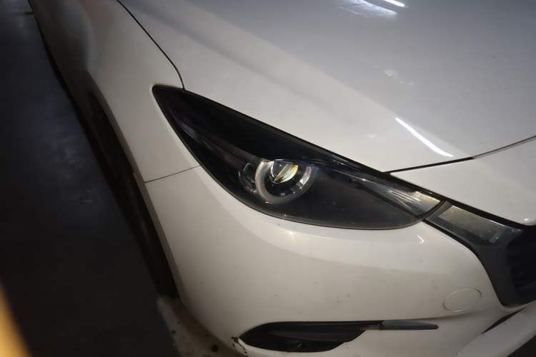 Used Mazda 3 Axela 2017 Sedan 1.5L Automatic Luxury Model China VI Standard Right Front Headlight