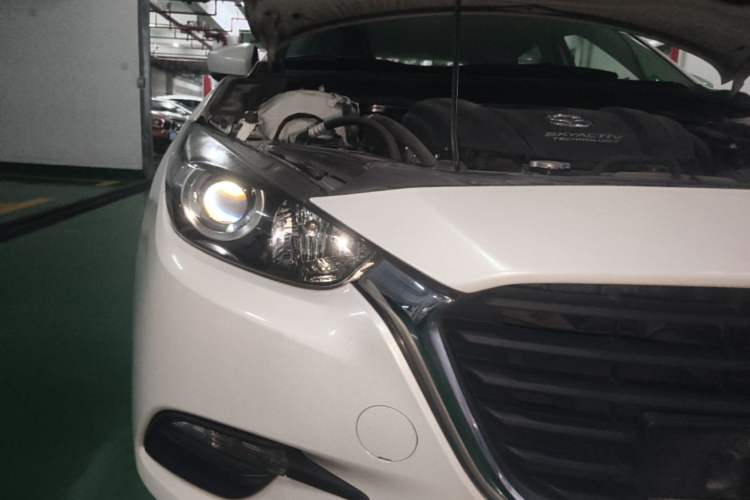 Used Mazda 3 Axela 2017 Hatchback 1.5L Automatic Comfort Model Emission Standard China V Right Front Headlight