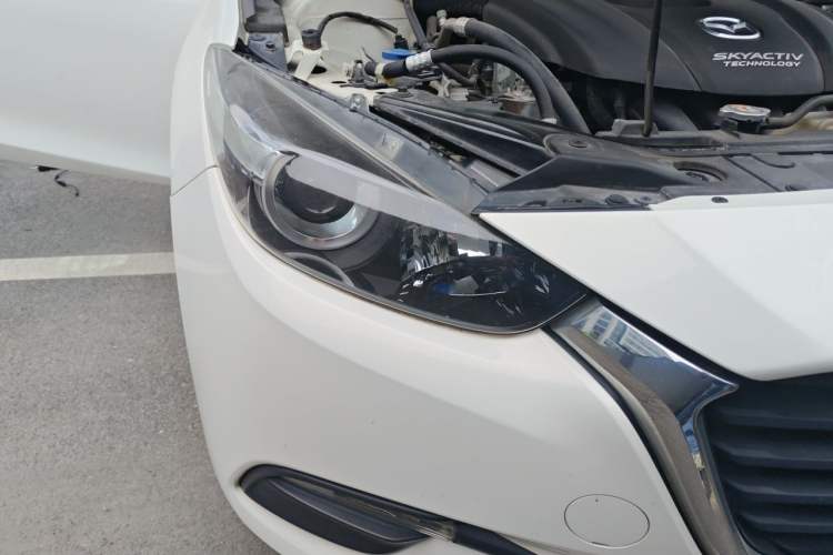 Used Mazda 3 Axela 2017 Sedan 1.5L Automatic Comfort Model Emission Standard China V Right Front Headlight