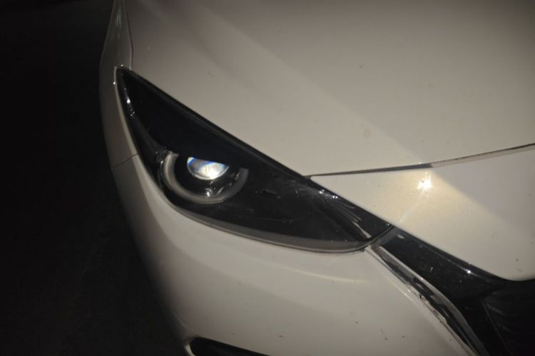Used Mazda 3 Axela 2017 Hatchback 1.5L Automatic Luxury Model Emission Standard China V Right Front Headlight