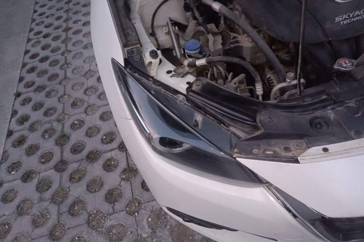 Used Mazda 3 Axela 2017 Sedan 1.5L Automatic Luxury Model Emission Standard China V Right Front Headlight