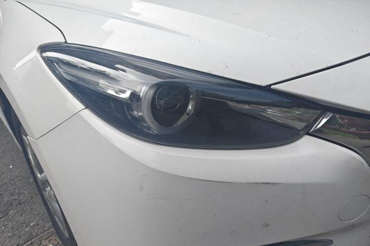 Used Mazda 3 Axela 2017 Sedan 1.5L Automatic Luxury Model Emission Standard China V Right Front Headlight