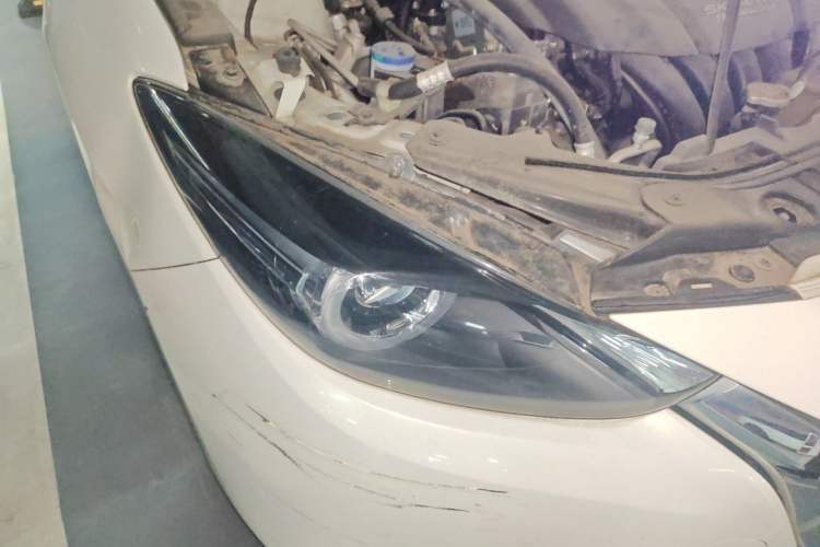 Used Mazda 3 Axela 2017 Sedan 1.5L Automatic Luxury Model China VI Standard Right Front Headlight