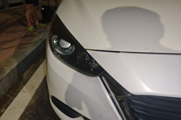 Used Mazda 3 Axela 2017 Sedan 1.5L Automatic Comfort Model Emission Standard China V Right Front Headlight