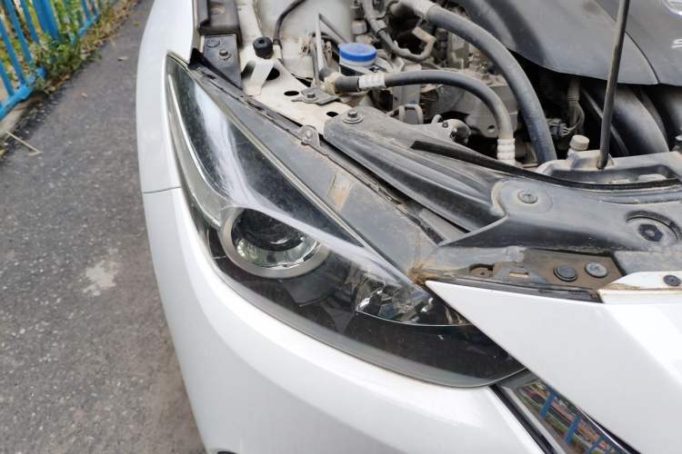 Used Mazda 3 Axela 2017 Sedan 1.5L Automatic Comfort Model Emission Standard China V Right Front Headlight