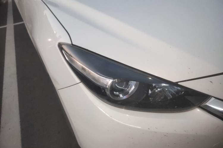 Used Mazda 3 Axela 2017 Sedan 1.5L Automatic Comfort Model Emission Standard China V Right Front Headlight