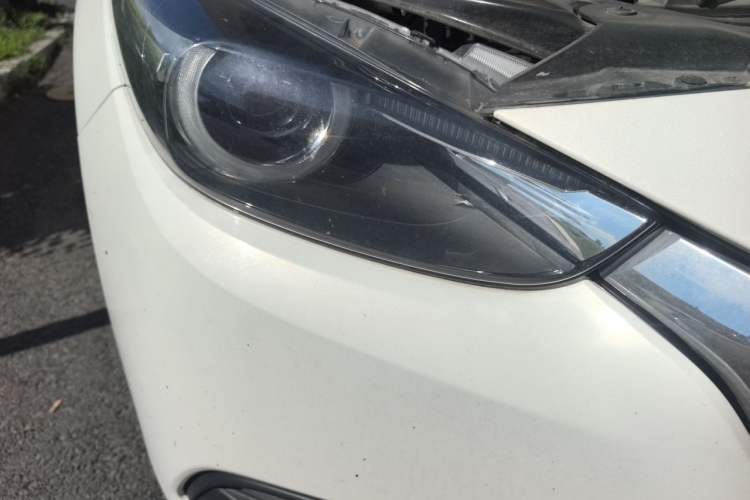 Used Mazda 3 Axela 2017 Sedan 1.5L Automatic Luxury Model Emission Standard China V Right Front Headlight