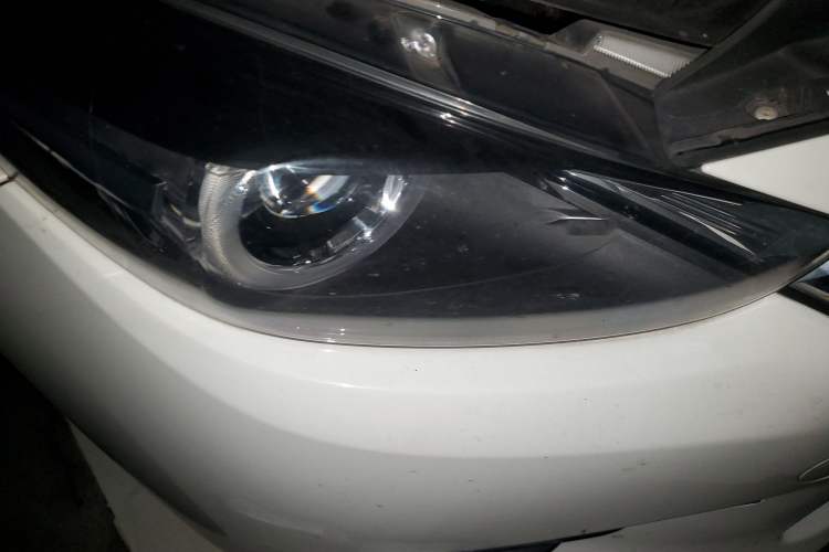Used Mazda 3 Axela 2017 Sedan 1.5L Automatic Luxury Model Emission Standard China V Right Front Headlight