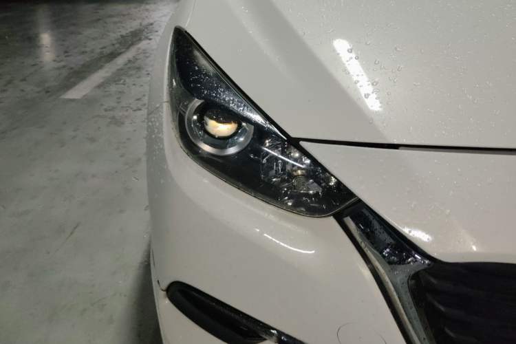 Used Mazda 3 Axela 2017 Sedan 1.5L Automatic Comfort Model Emission Standard China V Right Front Headlight