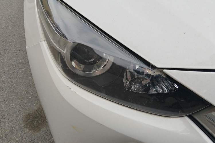 Used Mazda 3 Axela 2017 Sedan 1.5L Manual Comfort Model Emission Standard China V Right Front Headlight