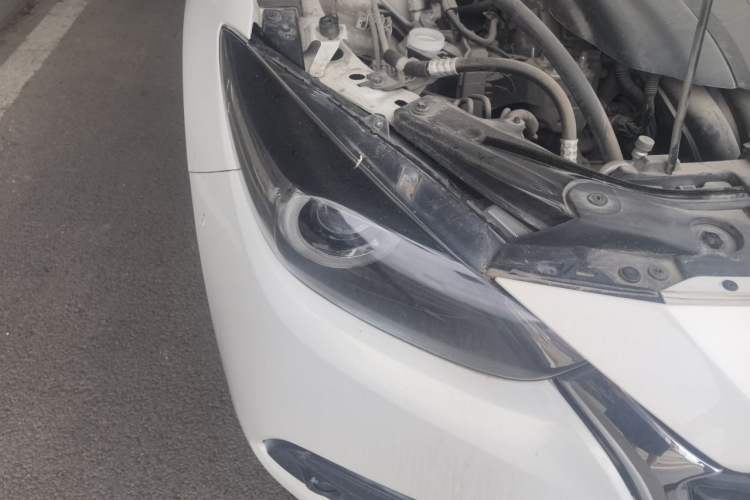 Used Mazda 3 Axela 2017 Hatchback 1.5L Automatic Luxury Model Emission Standard China V Right Front Headlight