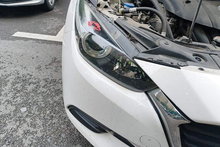 Used Mazda 3 Axela 2017 Sedan 1.5L Automatic Comfort Model Emission Standard China V Right Front Headlight