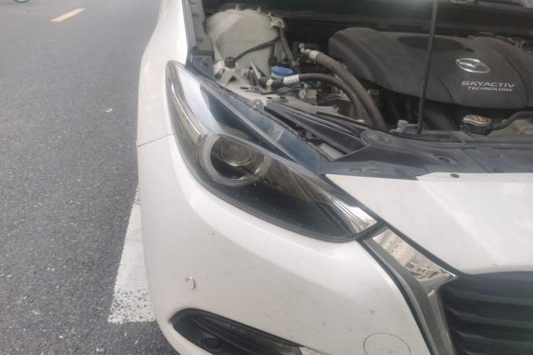 Used Mazda 3 Axela 2017 Sedan 1.5L Automatic Luxury Model China VI Standard Right Front Headlight