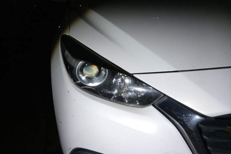Used Mazda 3 Axela 2017 Sedan 1.5L Automatic Comfort Model China VI Standard Right Front Headlight