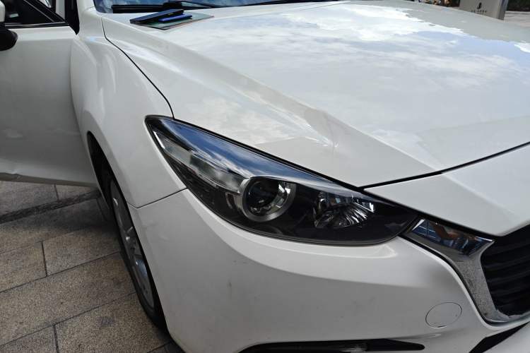 Used Mazda 3 Axela 2017 Sedan 1.5L Automatic Comfort Model Emission Standard China V Right Front Headlight
