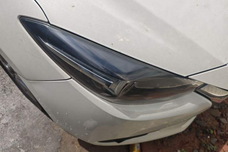 Used Mazda 3 Axela 2017 Sedan 1.5L Automatic Luxury Model Emission Standard China V Right Front Headlight