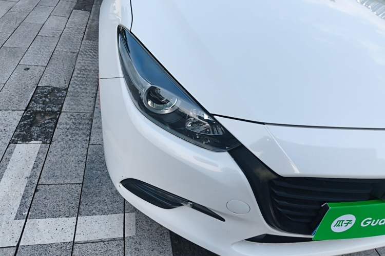 Used Mazda 3 Axela 2017 Sedan 1.5L Automatic Comfort Model Emission Standard China V Right Front Headlight