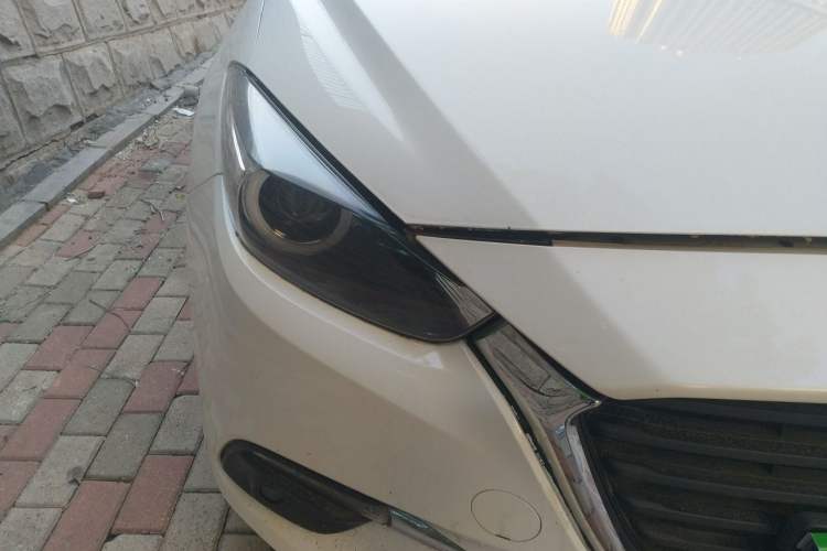 Used Mazda 3 Axela 2017 Sedan 1.5L Automatic Luxury Model Emission Standard China V Right Front Headlight