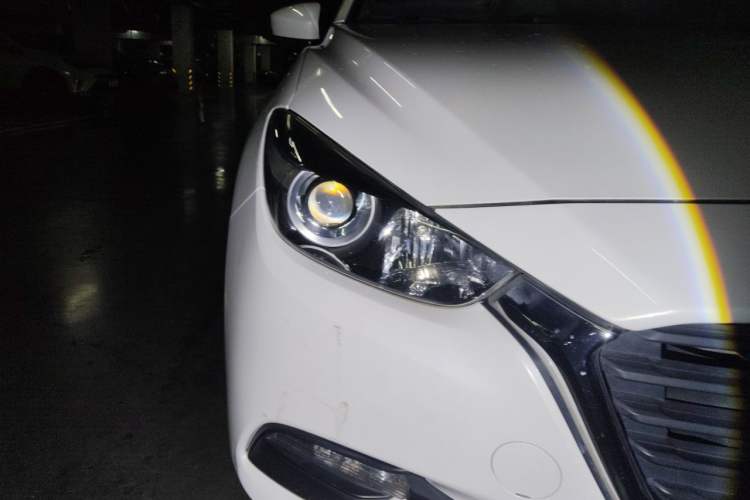 Used Mazda 3 Axela 2017 Sedan 1.5L Manual Comfort Model Emission Standard China V Right Front Headlight