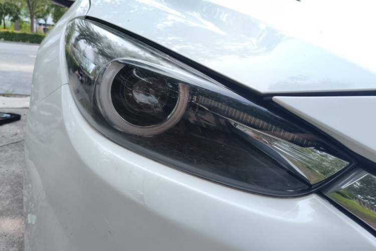 Used Mazda 3 Axela 2017 Sedan 1.5L Automatic Luxury Model Emission Standard China V Right Front Headlight