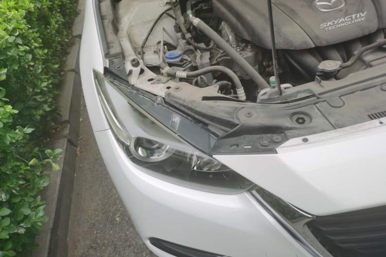 Used Mazda 3 Axela 2017 Sedan 1.5L Manual Comfort Model Emission Standard China V Right Front Headlight