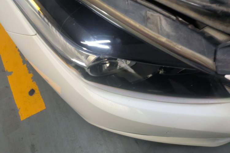 Used Mazda 3 Axela 2017 Sedan 1.5L Automatic Comfort Model Emission Standard China V Right Front Headlight