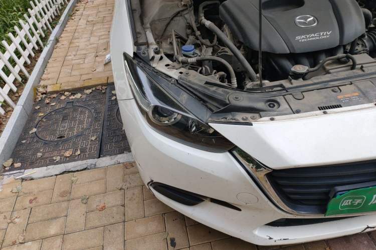 Used Mazda 3 Axela 2017 Sedan 1.5L Automatic Comfort Model Emission Standard China V Right Front Headlight