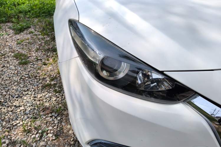 Used Mazda 3 Axela 2017 Sedan 1.5L Manual Comfort Model Emission Standard China V Right Front Headlight