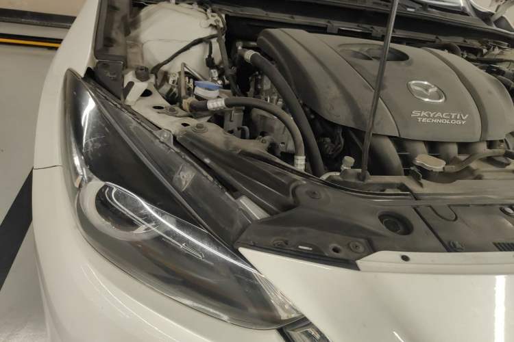 Used Mazda 3 Axela 2017 Hatchback 2.0L Automatic Sport Model China V Emission Standard Right Front Headlight