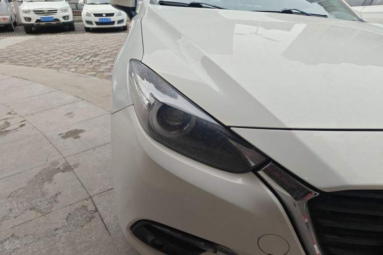 Used Mazda 3 Axela 2017 Sedan 1.5L Automatic Luxury Model Emission Standard China V Right Front Headlight