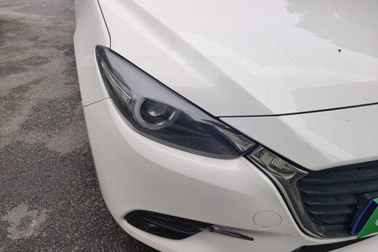 Used Mazda 3 Axela 2017 Sedan 1.5L Automatic Luxury Model Emission Standard China V Right Front Headlight