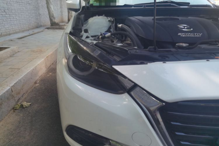 Used Mazda 3 Axela 2017 Hatchback 2.0L Automatic Luxury Model Emission Standard China V Right Front Headlight
