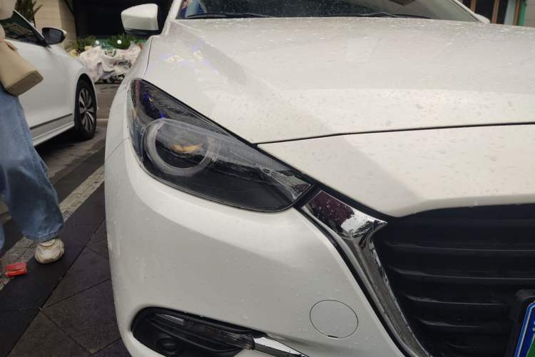 Used Mazda 3 Axela 2017 Sedan 1.5L Automatic Luxury Model China VI Standard Right Front Headlight